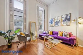 Large and Sunny 1BR Located Near Rittenhouse Square - Image 2