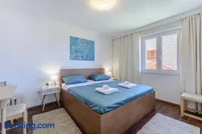 Sunset View Apartment - Image 1