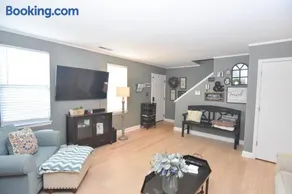 Three bed, Two Bath Townhome - Image 5