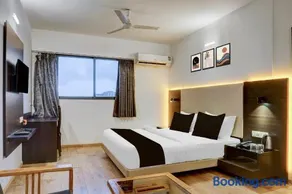 Oyo Townhouse 021 Bombay Exhibition Centre - Image 2