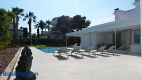 Luxury Beach House - Image 2