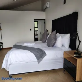 Le Bamboo Guest House And Boat Cruise - Image 4