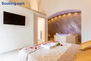 Dimora Libertà Luxury con Vista Piazza E Vasca Idromassaggio In Camera A 15 Minuti dal Mare - Image 2