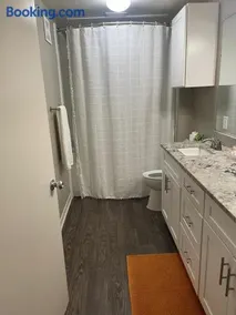 Spacious 1400sf 3bed 2bath Apartment - Image 3