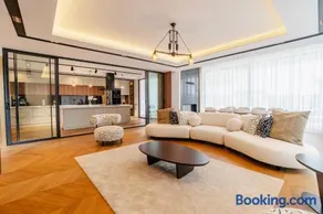 6-Bedroom Villa with Sauna & Pool - Image 3