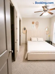 Luxury Galleria Mid-rise Apartment - Image 2