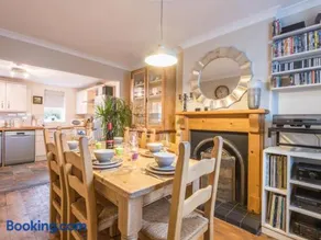 3 Bed in Gosforth oc-sz064 - Image 3