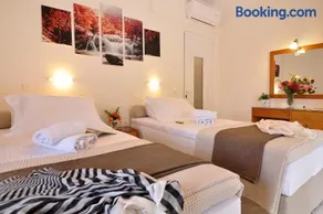 Rolandos Apartments - Image 2