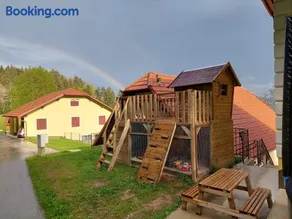 Sunflower House with Jacuzzy and Sauna - Image 4