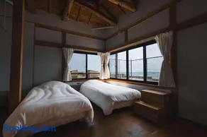 港に停泊する町のフロント moyai 舫 - Image 3