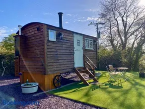 Shepherds Hut, Conwy Valley - Image 1