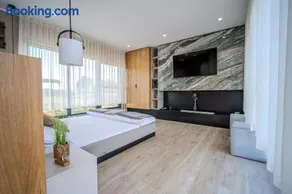Casa Deluxe in Sinteu - intersectia intre modern si linistea naturii - Image 3