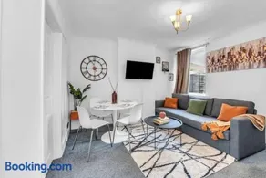 Wherstead Rd House By Homestyles Hosts Short Lets & Serviced Accommodation Suffolk With Free Parking - Image 2