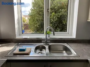Quiet Ground Floor apartment with parking - Image 4