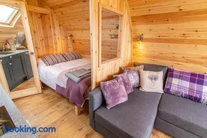 Lawers Luxury Glamping Pet Friendly Pod at Pitilie Pods - Image 4