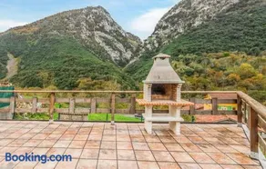 Casa Enacantadora con Terraza y Barbacoa y vista Espectacular en TresCares Junto a Ruta de el Cares y Picos de Europa - Image 2