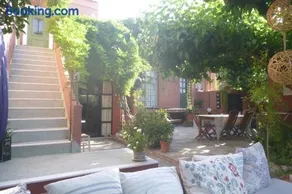 Small Guesthouse In The Garden - Image 1