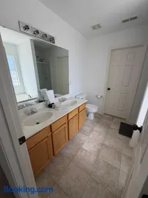 Modern Haven 2 bedroom Home & Loft Retreat - Image 1