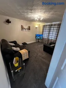 Wessex Stays - Spacious 1 Bedroom Property - Image 2