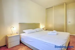 Fashion Beach Apartments - Image 3