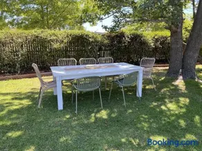 Spacious Stylish Group Stay Sleeps 12 5bed3Bath - Image 2