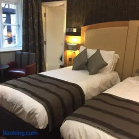 The Bell Hotel Aylesbury - Image 2