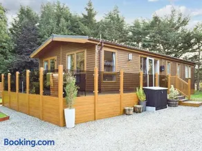 Riverside Lodge - Image 1