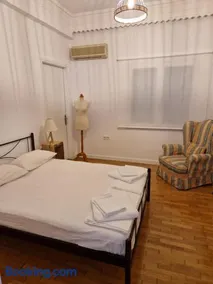 Anna's - Image 2