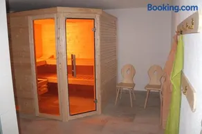 Penthousewohnung mit Garten Sauna Pool - Image 4