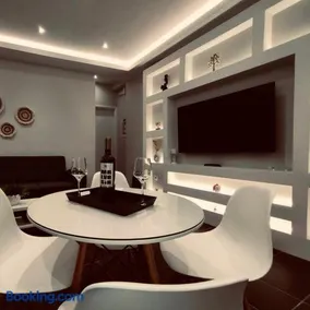 Lydia Apartment - Image 2