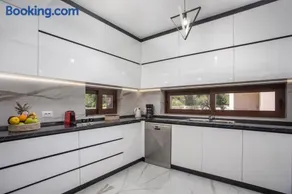 Oasis Luxury Villa - Image 5