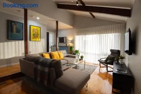Family-Friendly Home in Tullamarine - Sleeps 6 - Image 1