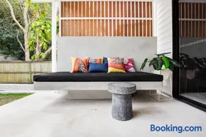 Luxury Modern 4 BR Pet Friendly Family Beach Home - Image 4