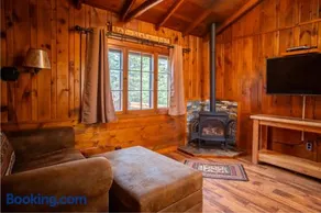Quintessential Northwoods - Traditional Cabin - Parking - Fast Wi-Fi CB03 - Image 4