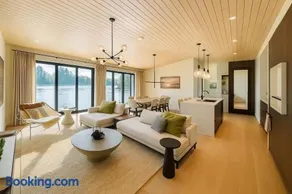 Stoney Lake Cottage with Private Dock by Leavetown Vacations - Image 1