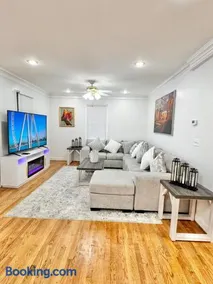 DC Getaway Cozy 4BR Oasis by Metro and Airports - Image 2