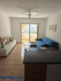 Apartment with pool view - Castle Harbour Los Cristianos - Image 2