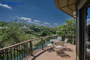 Stunning Waterside holiday home between Austin & San Antonio No 9 Texas Thistle - Image 1