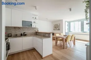 Palace Apartment by Quokka 360 - Comfortable Stay Close to Lugano Lido - Image 2