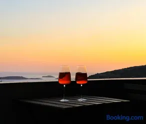 Gorgeous private Villa with sea view! - Image 1