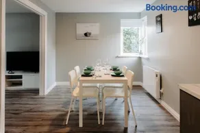 Central Apartment Newcastle - Image 3
