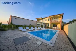 Sunset Deluxe Villa - Image 2