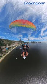 Voo de parapente em Niterói com vista pro RJ - Image 2