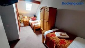 Cader Mountain View Cottage with Hot Tub in Snowdonia - Image 4
