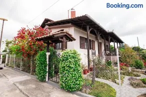 Red Roses-Traditional House - Image 3