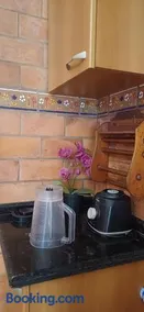 Suíte privativa em casa de família - ENTRADA INDEPENDENTE - a tranquilidade - conforto e privacidade que vc procura - super limpinha com cozinha em BARÃO GERALDO- perto de tudo e sossego total - Image 5