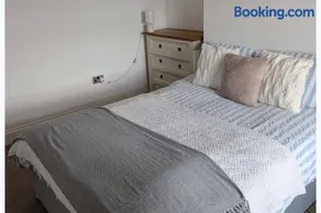 Georgian Apartment Sleeps 2 with Wifi - Image 3