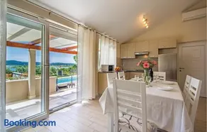 Two-Bedroom Holiday Home In Pomer - Image 4