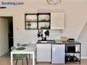 Business Suite nel Cuore di Arzignano - Eleganza e Funzionalità - Image 3