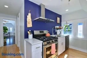 Jennifer's Unique Loft Near Brown 2 Parking Spots - Image 3